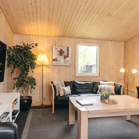 4 Star In Vaeggerlose Bøtø By